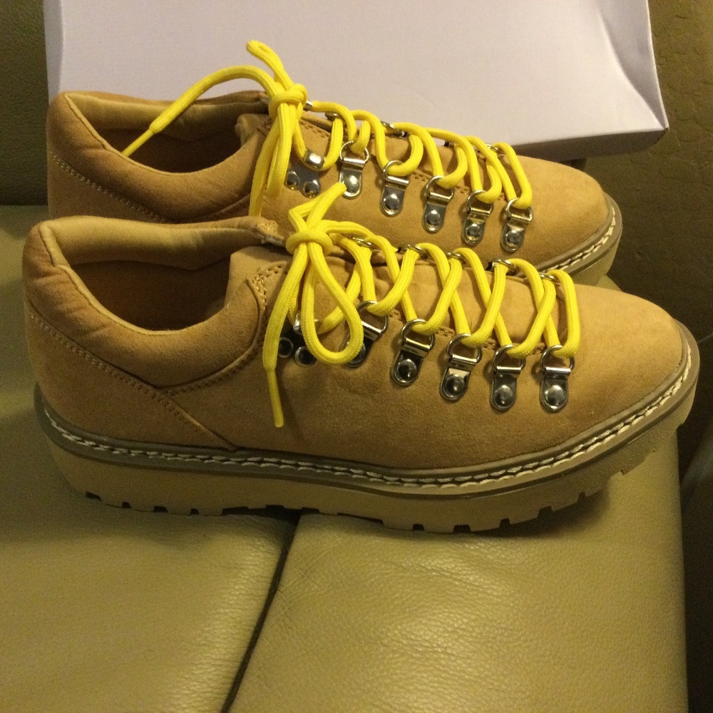 Madden Girl Shoe/Boots Size 6.5M